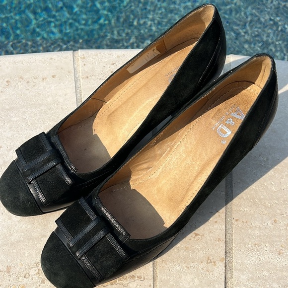 Black Pumps Size EU38 US7.5 Learher and Suede Bow Detail Front High Heel - Picture 3 of 12